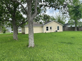 1925 N Avenue G, Freeport, TX 77541