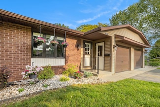 5151 Ridgeview Dr, Hudsonville, MI 49426