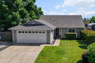 910 Montcrest Dr, Redding, CA 96003