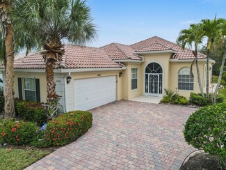 8993 SE Hawks Nest Ct, Hobe Sound, FL 33455