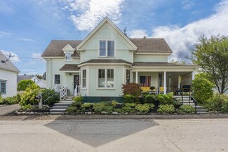 30 Linden St, Rockland, ME 04841
