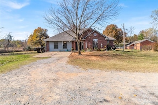 1751 S Luther Rd, Harrah, OK 73045