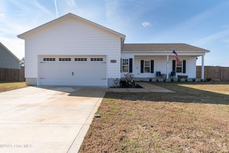 305 Gate Stone Ln, Jacksonville, NC 28540