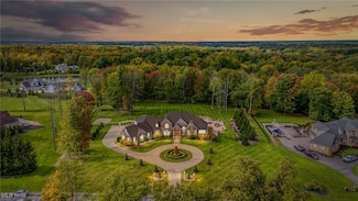 9826 Foxwood Trail, Willoughby, OH 44094