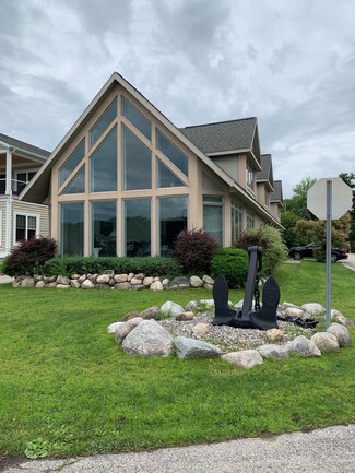 16769 Lakeview St, Spring Lake, MI 49456