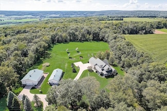 S7711 Freedom Rd, North Freedom, WI 53951
