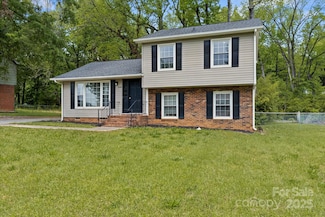 6443 Eaglecrest Rd, Charlotte, NC 28212