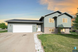 7708 W Eli Ct, Sioux Falls, SD 57106