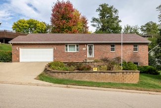 1917 Amelia Dr, Dubuque, IA 52001