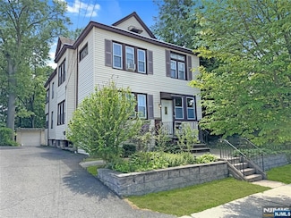 96 Florence Ave, Hawthorne, NJ 07506