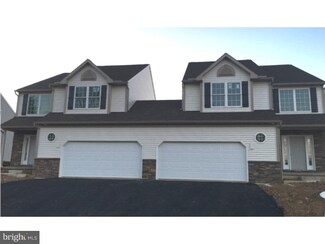 3 Regina Dr, Sinking Spring, PA 19608