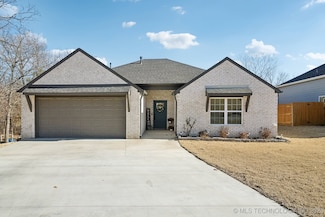 4603 S Linwood Dr, Sand Springs, OK 74063