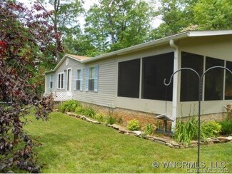 96 Turkey Pen Ln, Horse Shoe, NC 28742