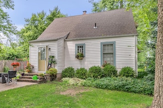 1206 Sycamore St, Crown Point, IN 46307