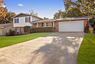 25 Oakwood Dr, Gulfport, MS 39507