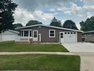703 Luke Ave, Waukesha, WI 53186