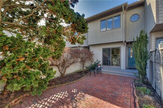 114 Windward Ln, Bristol, RI 02809
