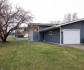 2937 Heatherwood Cir S, Moorhead, MN 56560