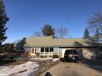 5 Fernwood Dr, Albany, NY 12211