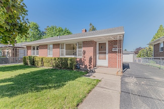 218 S Central Ave, Highwood, IL 60040