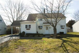45 Great Oak Rd, Levittown, PA 19057