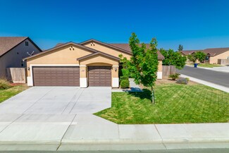 1378 Manor Ave, Hanford, CA 93230