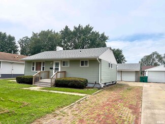 256 Division St, Galesburg, IL 61401