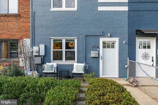 2104 D St NE, Washington, DC 20002