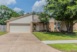 16841 Aprilmont Dr, Sugar Land, TX 77498