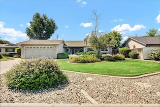 1335 W Howard Ave, Visalia, CA 93277