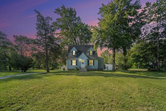 3327 Farr Rd, Fruitport, MI 49415