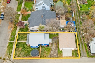 16 Quince St, Medford, OR 97501