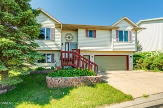 1506 Morning View Ct, Bismarck, ND 58501