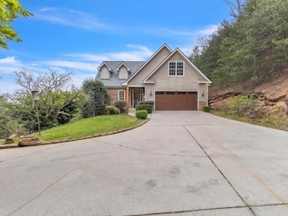 2015 Eagle Point Dr, Dalton, GA 30720