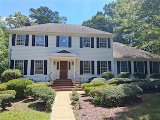 876 Bishopsgate Ln, Virginia Beach, VA 23452