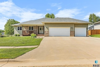 908 W 4th Ave, Lennox, SD 57039