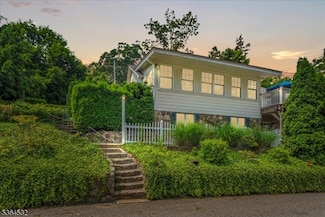 31 Somerville Rd, Hewitt, NJ 07421