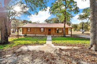52 Post Oak Rd, La Vernia, TX 78121