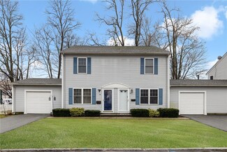 16 Willis St, Cranston, RI 02910