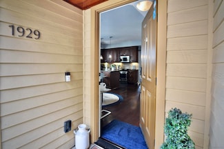 1929 Felspar St, San Diego, CA 92109