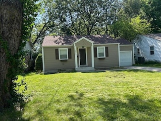 1033 S Crutcher Ave, Springfield, MO 65804