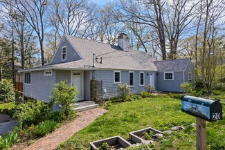 20 Robinhood Rd, Cape Elizabeth, ME 04107