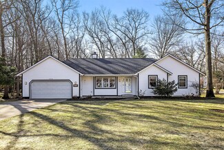 15530 Thornapple Dr, Grand Haven, MI 49417