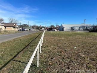 806 E 13th St, Okmulgee, OK 74447