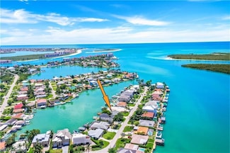 152 W Pago Dr, Naples, FL 34113