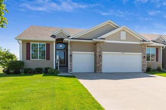 10267 Coventry Cir, Johnston, IA 50131