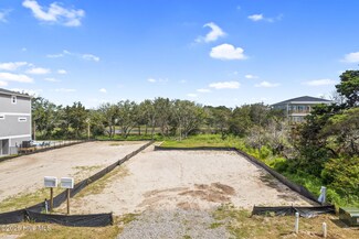 206 W Pelican Dr, Oak Island, NC 28465