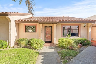 9677 86th Ave, Seminole, FL 33777