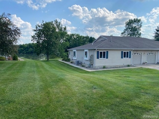 1093 Lake Park Cir Unit 6, Grand Blanc, MI 48439