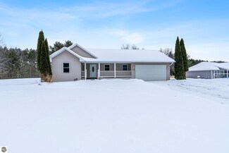 1143 Mulberry Dr, Traverse City, MI 49685